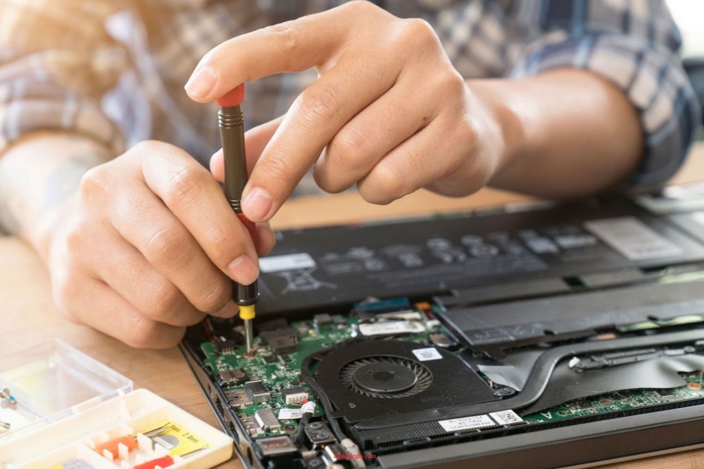 Bạn cần làm gì để bảo vệ dữ liệu cá nhân khi mang điện thoại, laptop đi ...